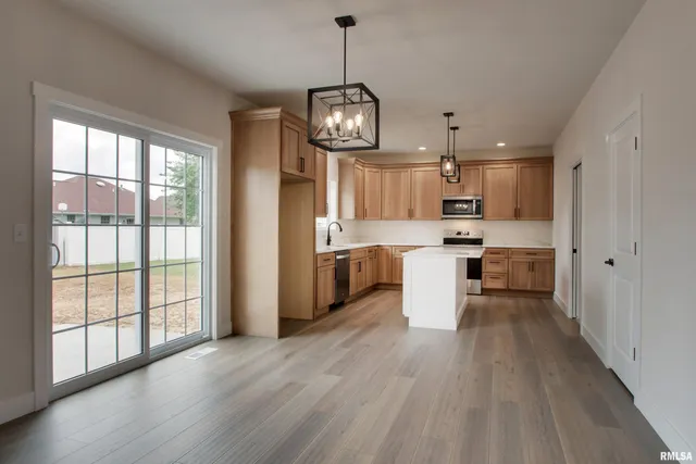 $409,000 | 2508 Taylor Drive, Quincy, IL 62305