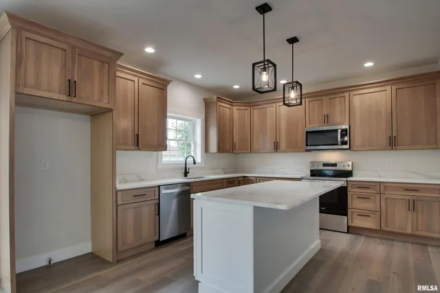 $409,000 | 2508 Taylor Drive, Quincy, IL 62305