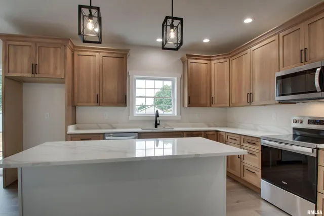 $409,000 | 2508 Taylor Drive, Quincy, IL 62305