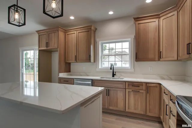 $409,000 | 2508 Taylor Drive, Quincy, IL 62305