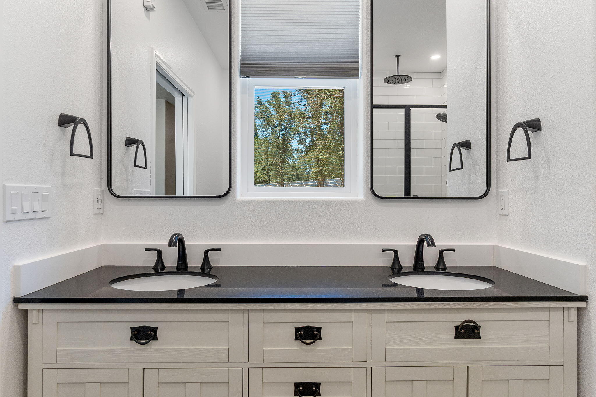 10753 French Creek Road Palo Cedro, CA 96073 - Photo 15 of 60 Bathroom