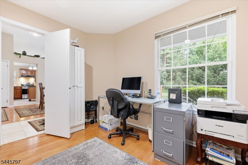 246 Long Meadow Road Bedminster, NJ 07921 - Photo 23 of 36