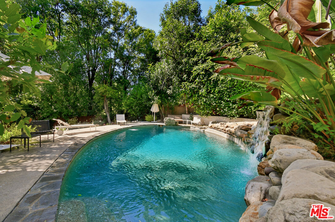 17269 Oak View Drive Encino, CA 91316 - Photo 43 of 45 Gallery Image 43