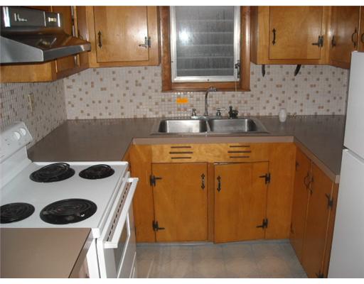 24 Knight Street Woonsocket, RI 02895 - Photo 3 of 8 Kitchen. k