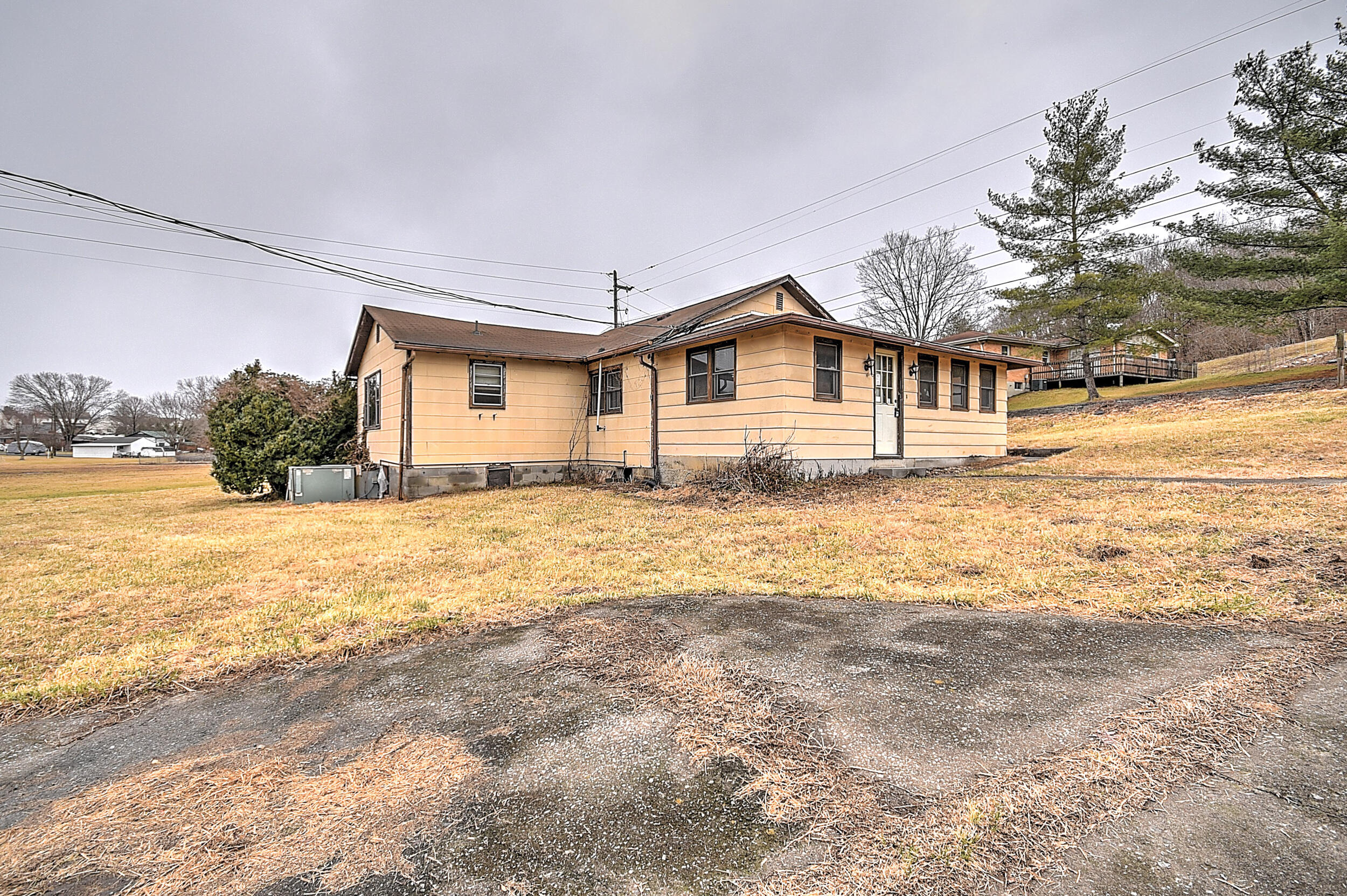 1239 Pendergrass Road Bristol, VA 24201 - Photo 2 of 34 Pendregrass-2