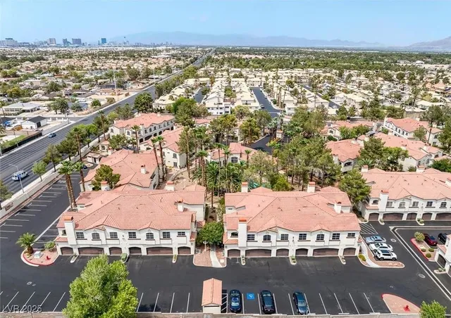 $1,375 | 2975 Bluegrass Lane, Unit 824, Henderson, NV 89074