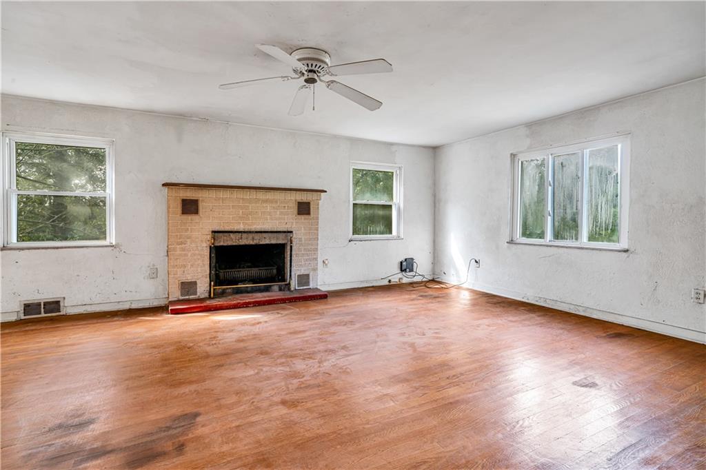 309 Duff Road Pittsburgh, PA 15235 - Photo 3 of 32 Gallery Image 3