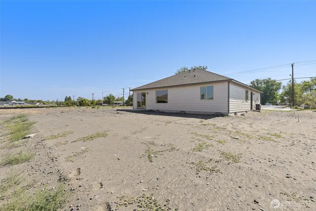 $343,850 | 312 Montana Street, Moses Lake, WA 98837