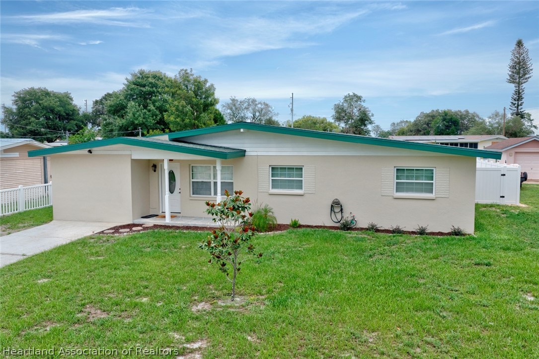 2326 Cleveland Road Sebring, FL 33870 - Photo 3 of 39