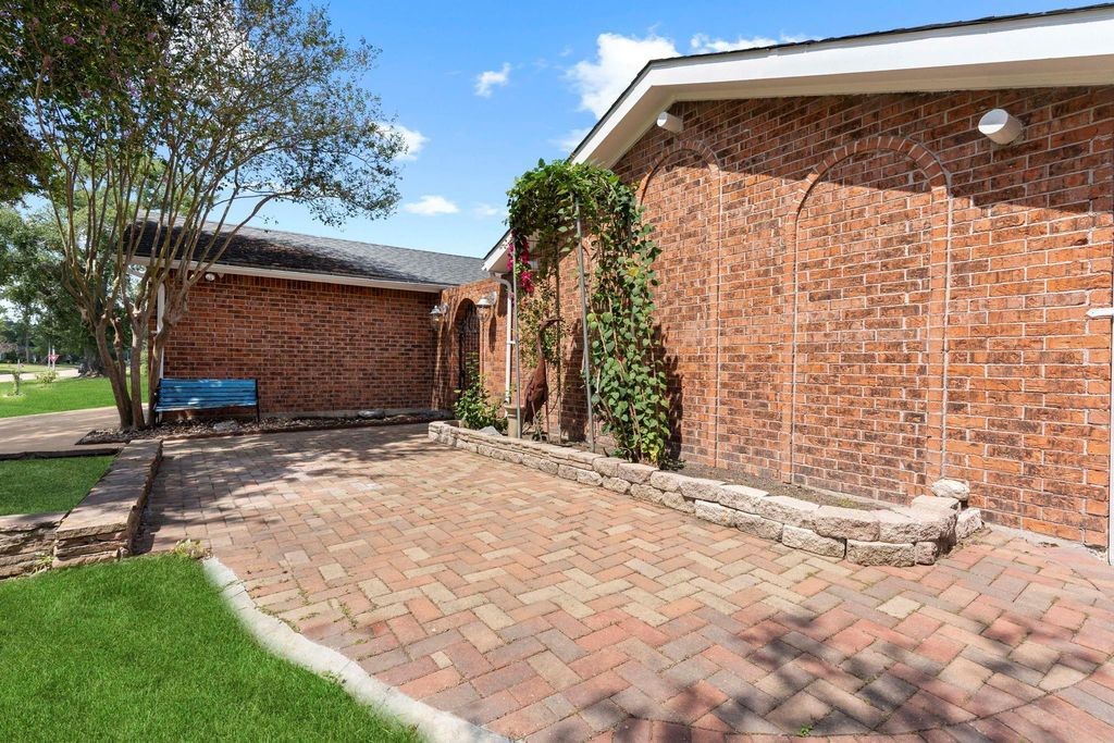 8918 Grape Street Houston, TX 77036 - Photo 2 of 40 a view of a backyard of the house