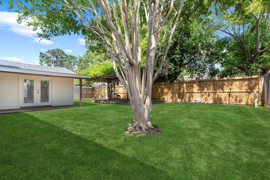 8918 Grape Street Houston, TX 77036 - Photo 40 of 40 a view of a garden with a tree
