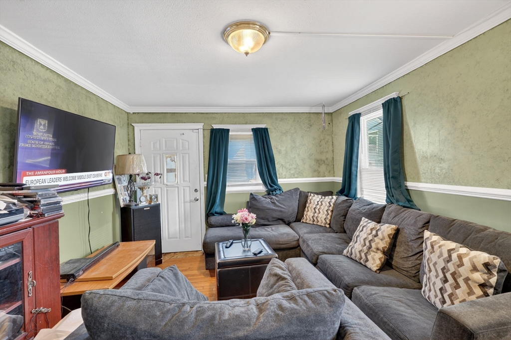 12 Cottage Place Boston, MA 02136 - Photo 3 of 28