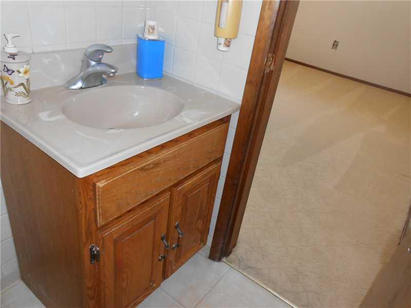1486 Evelyn Road Baldwin, PA 15227 - Photo 9 of 24 Master Bath/Spa.