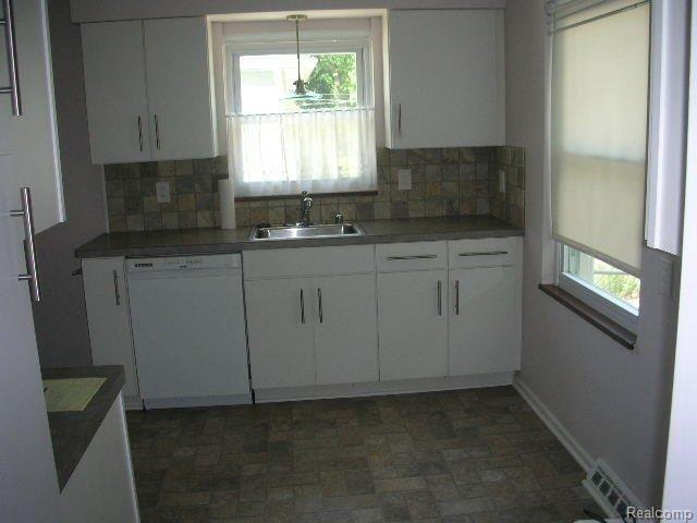 1762 North Gulley Road Dearborn, MI 48128 - Photo 6 of 16 DSCN2517.JPG