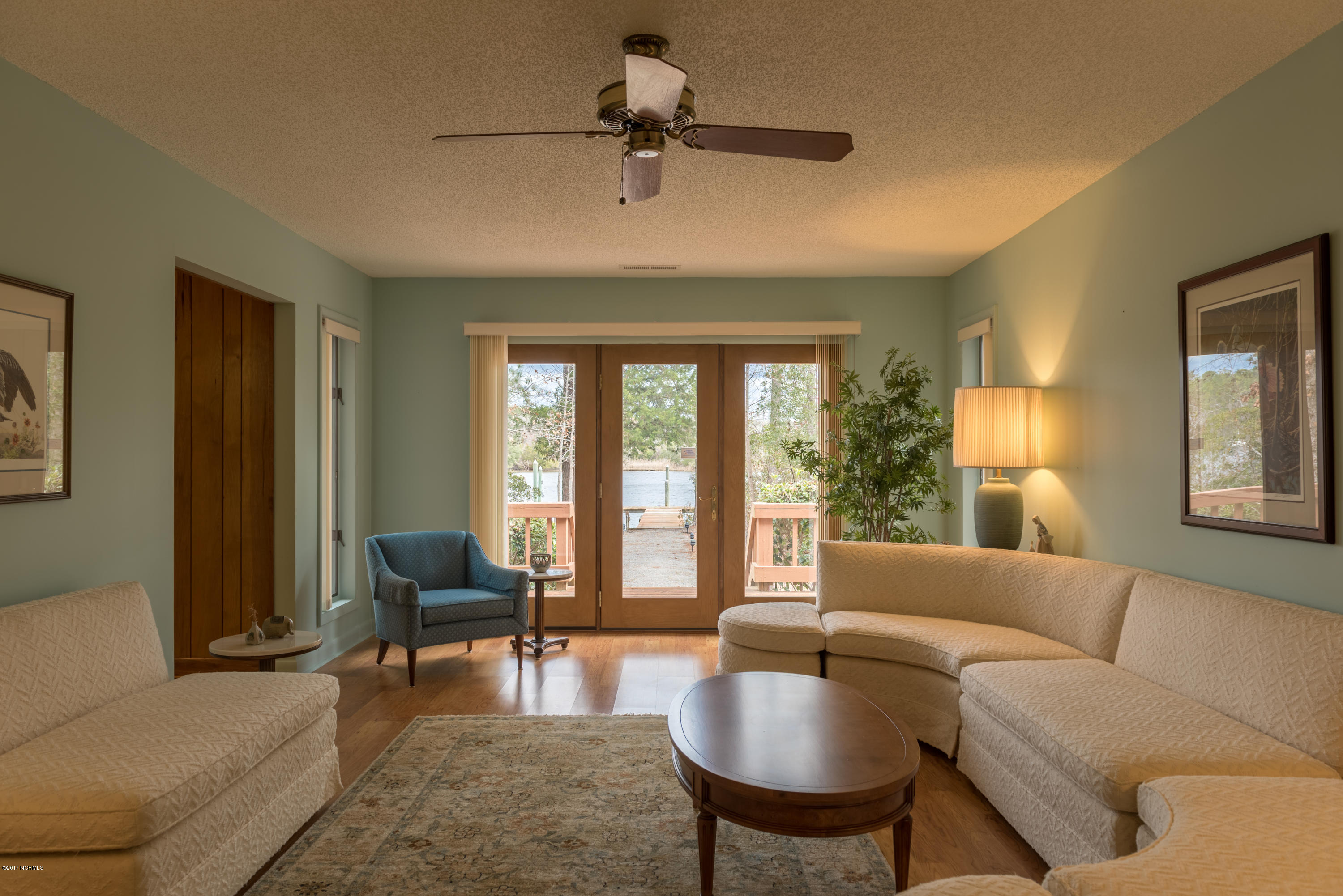 33 Spinnaker Point Road South Oriental, NC 28571 - Photo 9 of 22 09 Living Room