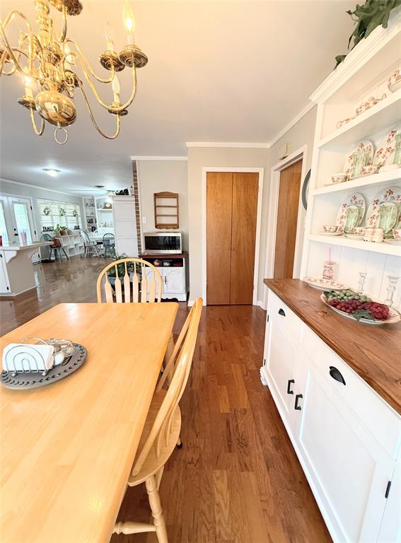 112 Meadow Lane Groesbeck, TX 76642 - Photo 14 of 37 a living room with stainless steel appliances granite countertop a sink dishwasher and a dining table with wooden floor