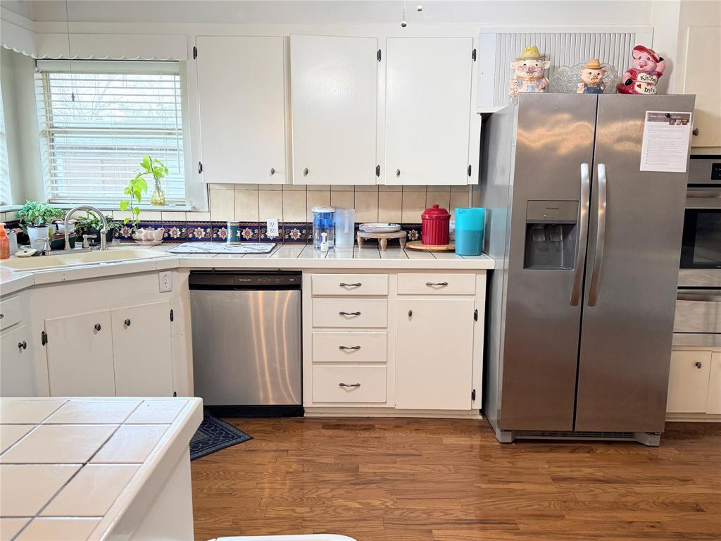 112 Meadow Lane Groesbeck, TX 76642 - Photo 17 of 37 a kitchen with stainless steel appliances a refrigerator sink and cabinets