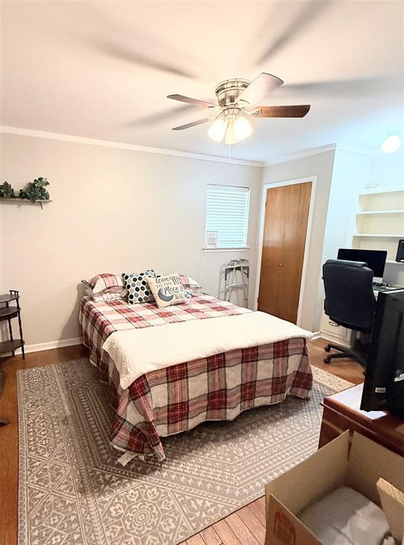 112 Meadow Lane Groesbeck, TX 76642 - Photo 29 of 37 a bedroom with a bed and wooden floor