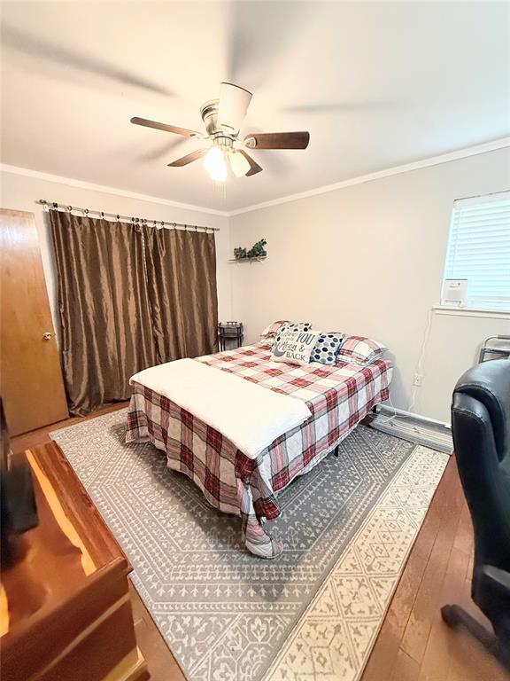 112 Meadow Lane Groesbeck, TX 76642 - Photo 30 of 37 a bedroom with a bed and wooden floor