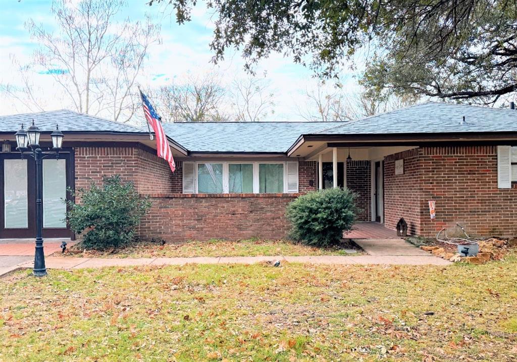 112 Meadow Lane Groesbeck, TX 76642 - Photo 3 of 37 a front view of a house with a yard