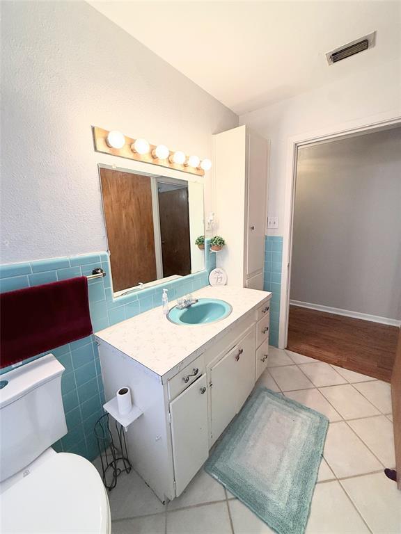 112 Meadow Lane Groesbeck, TX 76642 - Photo 31 of 37 a bathroom with a sink a toilet and mirror