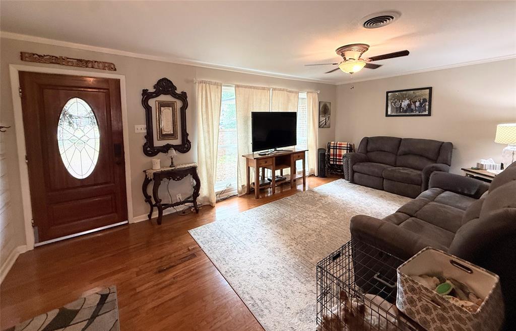 112 Meadow Lane Groesbeck, TX 76642 - Photo 6 of 37 a living room with furniture a flat screen tv and a window