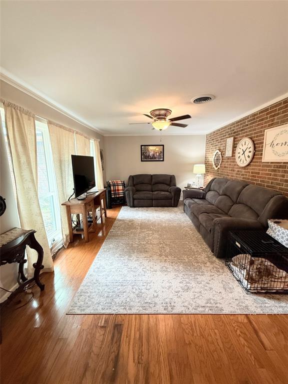 112 Meadow Lane Groesbeck, TX 76642 - Photo 8 of 37 a living room with furniture and a flat screen tv