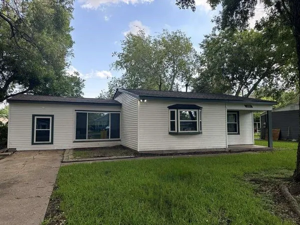 $1,749 | 1910 Little Street, La Marque, TX 77568