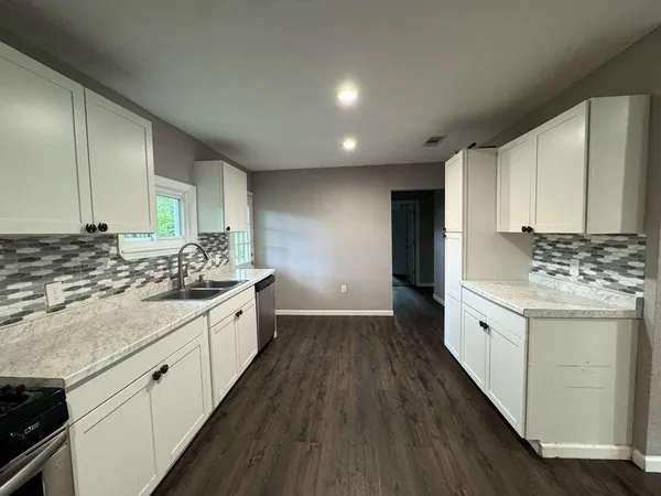 $1,749 | 1910 Little Street, La Marque, TX 77568