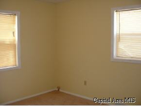 11 Todd Lane Springfield, IL 62702 - Photo 5 of 8 Gallery Image 5