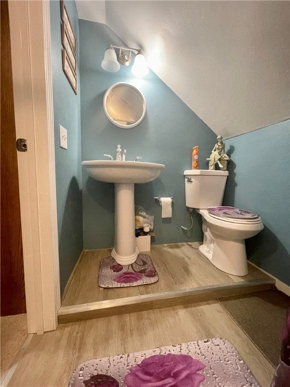 61 Northaven Terrace Rochester, NY 14621 - Photo 16 of 28 Upstairs Bath