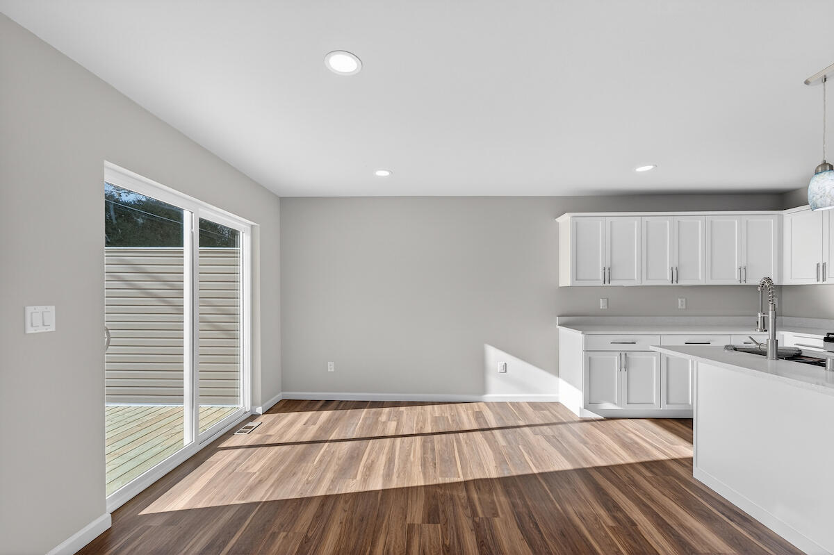 1617 Derby Avenue Mount Pleasant, WI 53403 - Photo 10 of 28 Dining Area