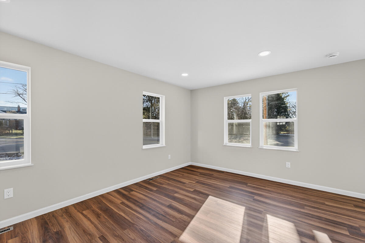 1617 Derby Avenue Mount Pleasant, WI 53403 - Photo 11 of 28 living room