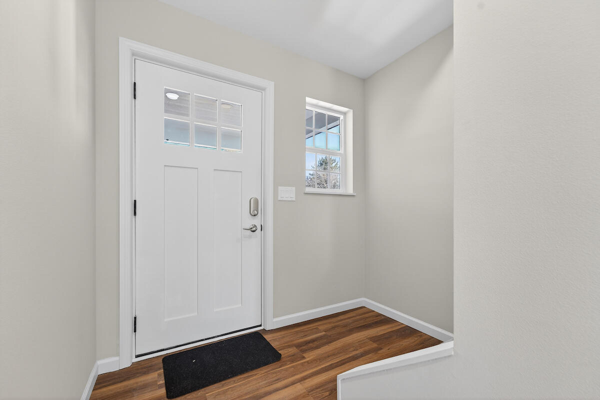 1617 Derby Avenue Mount Pleasant, WI 53403 - Photo 6 of 28 Entry