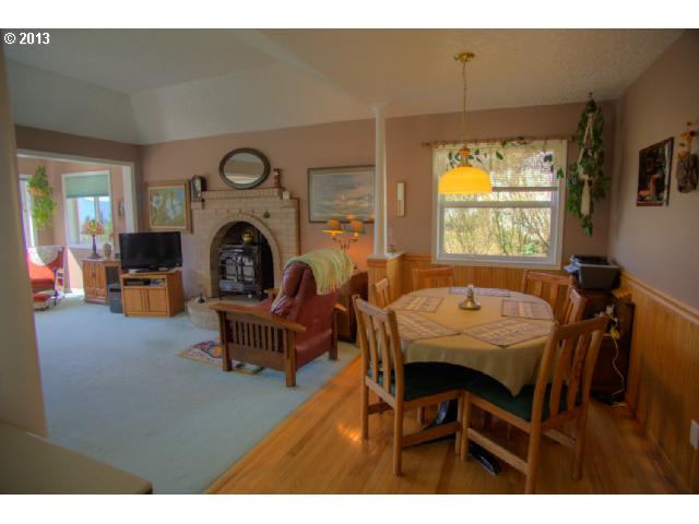 31 Stewart Road Stevenson, WA 98648 - Photo 7 of 14 a dining room with furniture and a fireplace