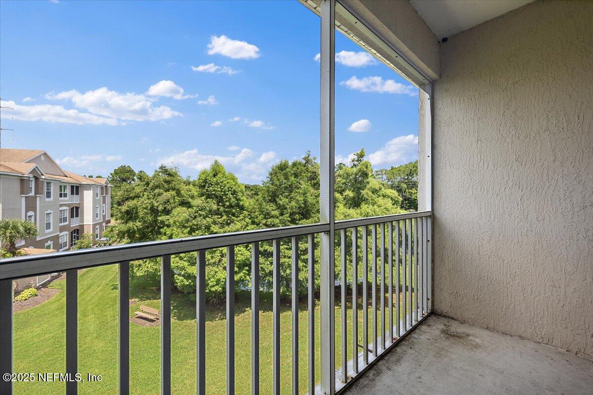 10550 Baymeadows Road, Unit 1028 Jacksonville, FL 32256 - Photo 2 of 22 08-Screened Porch
