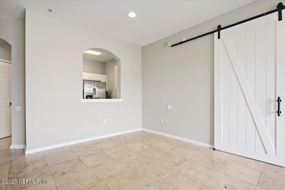 10550 Baymeadows Road, Unit 1028 Jacksonville, FL 32256 - Photo 5 of 22 04-Dining Area