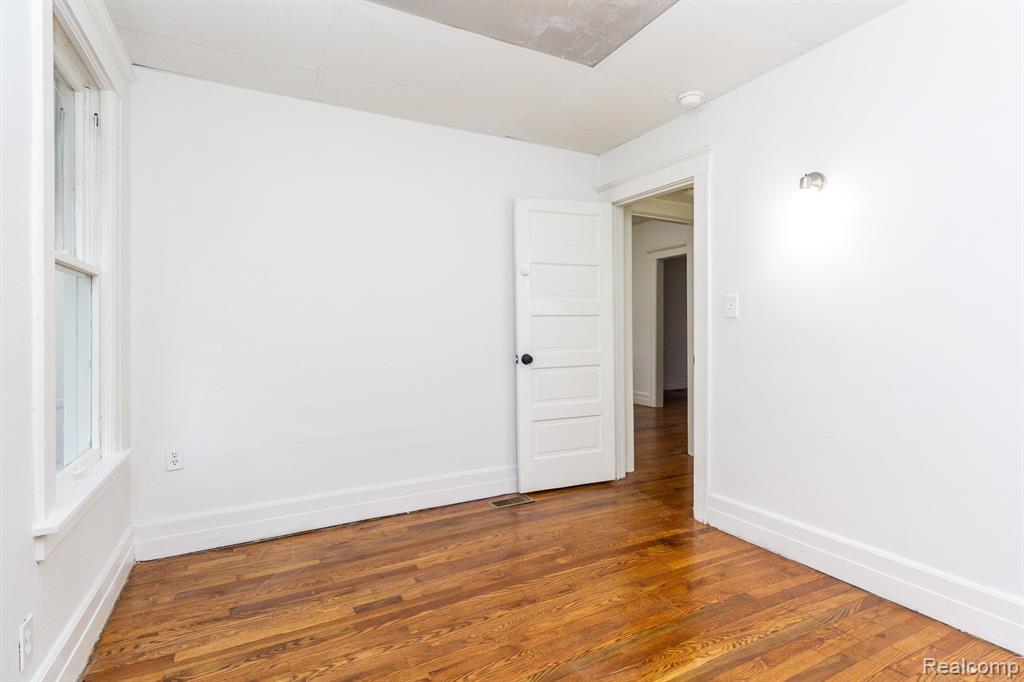 8175 Central Street Center Line, MI 48015 - Photo 9 of 27