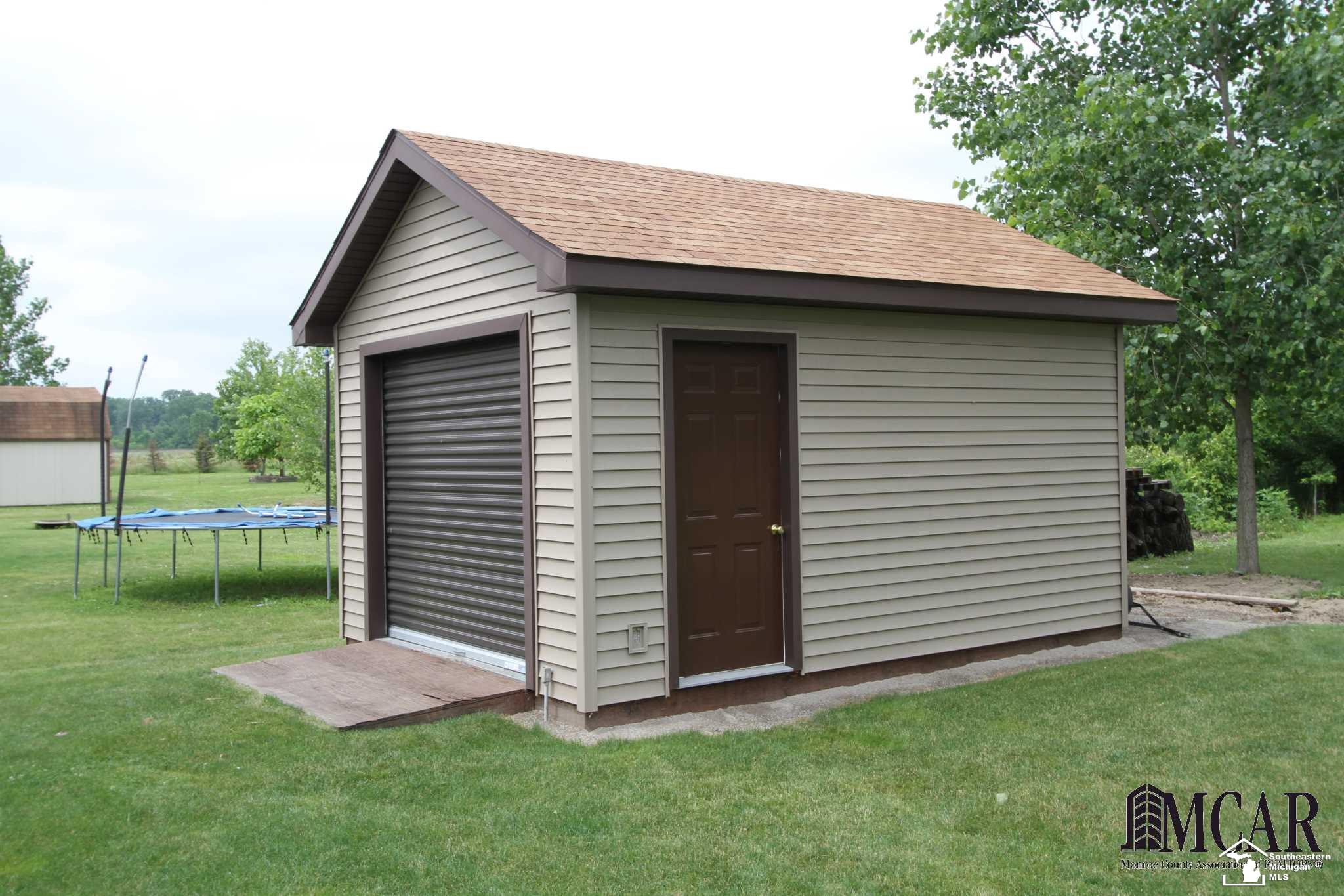 1651 Spaulding Road Monroe, MI 48162 - Photo 5 of 29 21466453-4.JPG