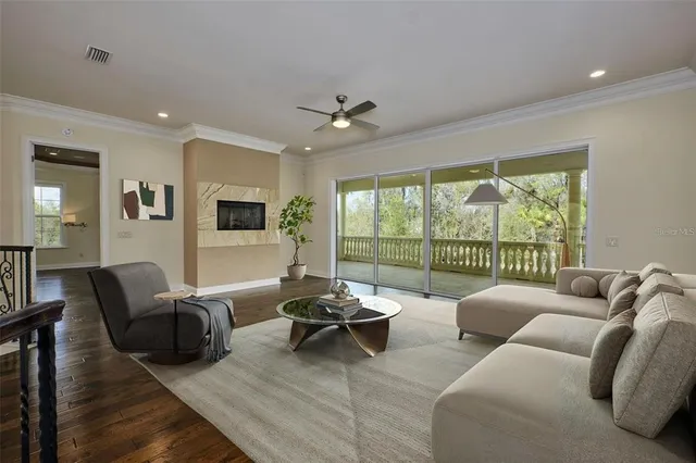 a en suite bathroom with a sink and mirror