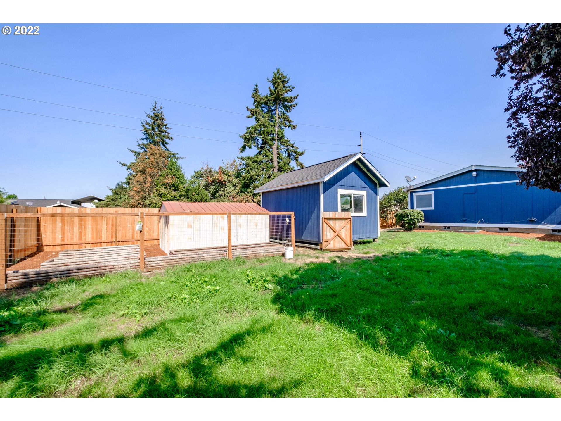 833 Northridge Avenue Springfield, OR 97477 - Photo 24 of 31 a house view with a garden space
