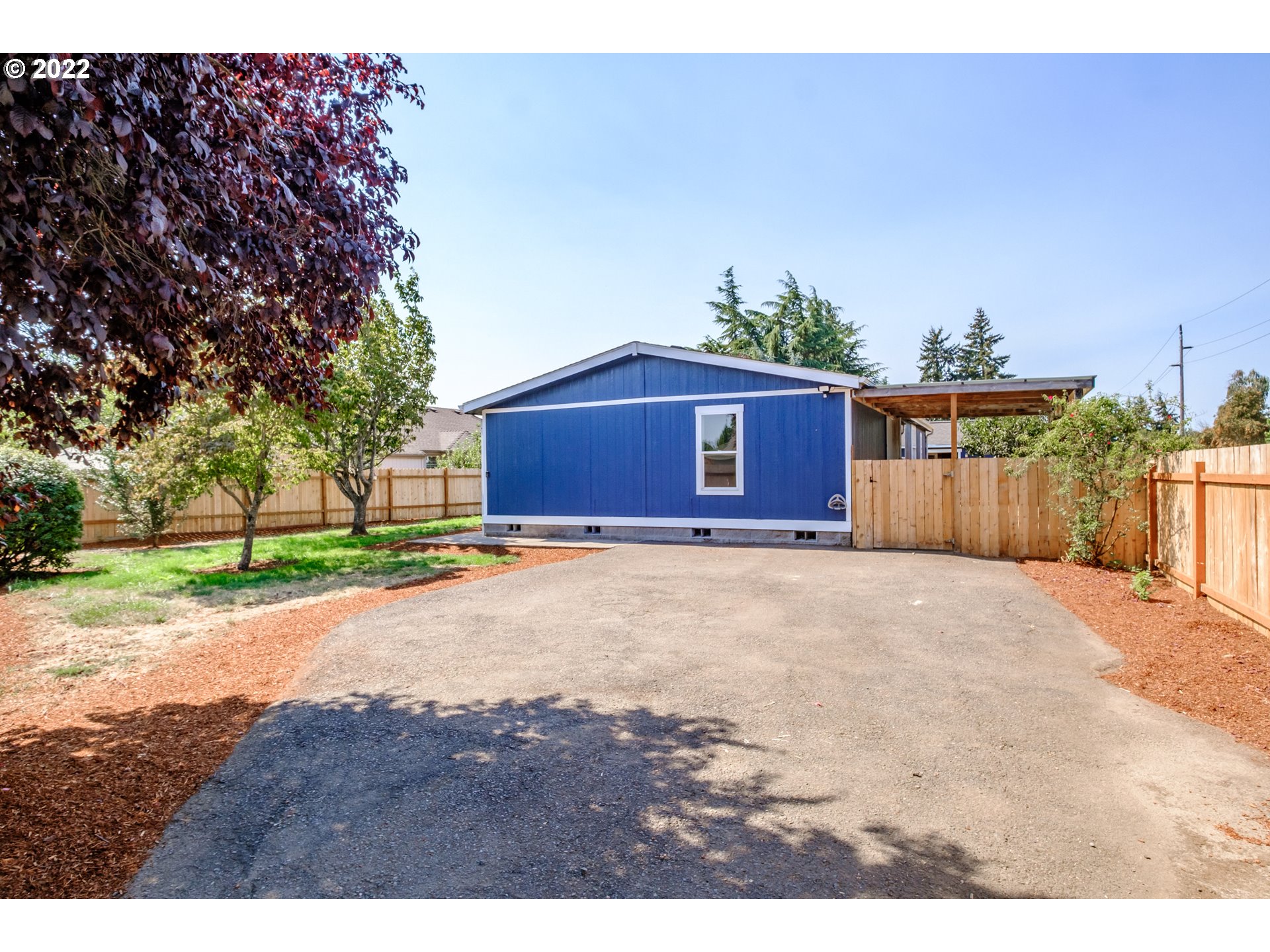 833 Northridge Avenue Springfield, OR 97477 - Photo 3 of 31 a house view with a garden space