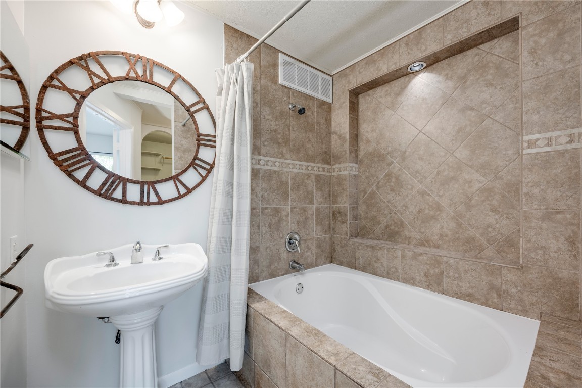 6910 Hart Lane, Unit 806 Austin, TX 78731 - Photo 12 of 22