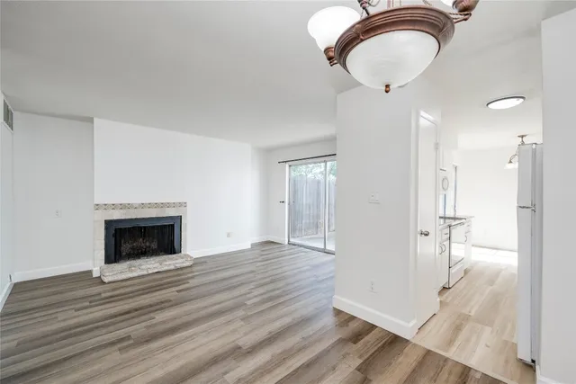 $1,950 | 6910 Hart Lane, Unit 806, Austin, TX 78731