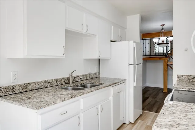 $1,950 | 6910 Hart Lane, Unit 806, Austin, TX 78731