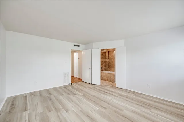 $1,950 | 6910 Hart Lane, Unit 806, Austin, TX 78731