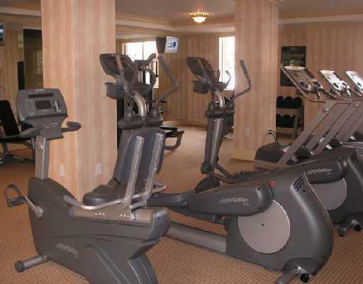 2 Renaissance Way, Unit 2320 Boynton Beach, FL 33426 - Photo 7 of 8 a room with gym equipment