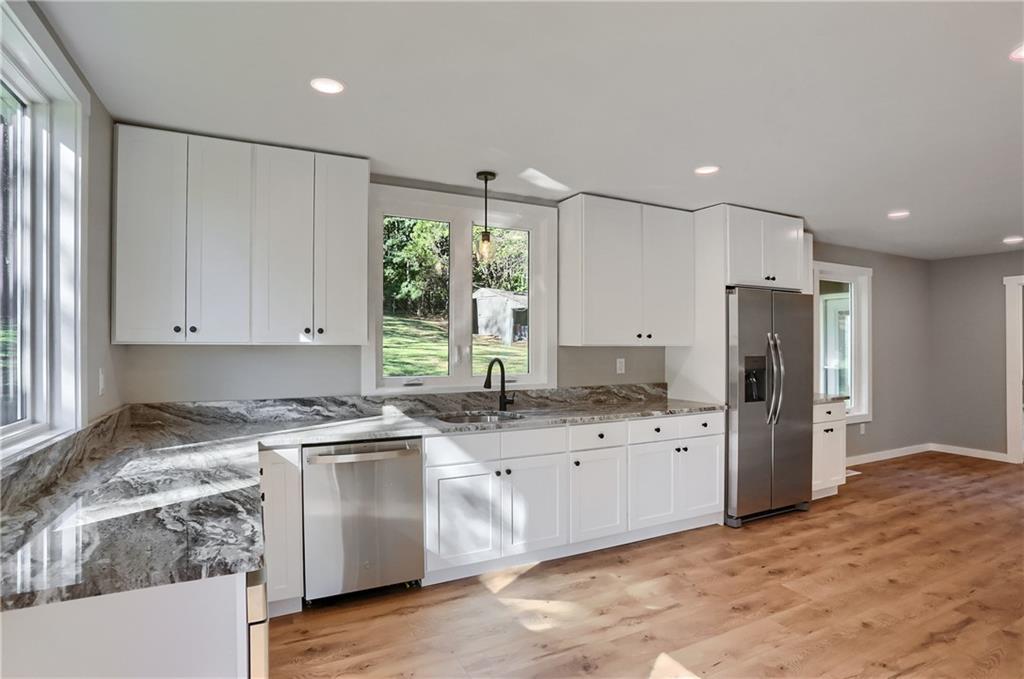 9755 Grosick Road Pittsburgh, PA 15237 - Photo 4 of 22