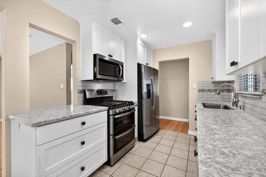 3213 Smathers Way Carmichael, CA 95608 - Photo 8 of 42