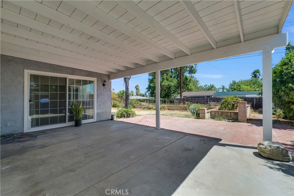 553 East Home Street Rialto, CA 92376 - Photo 24 of 26 Backyard Patio